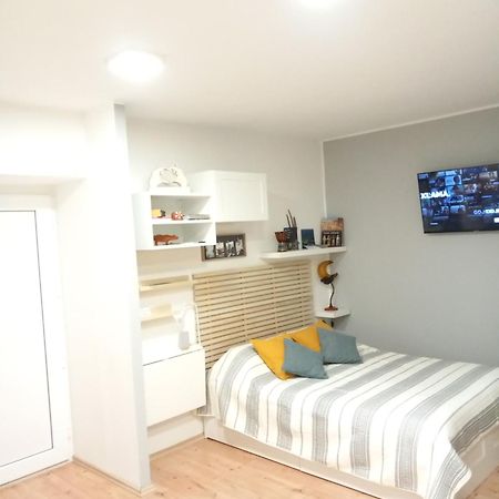 Studio Apartman "Nicole" Pula Zewnętrze zdjęcie